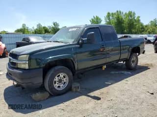 2003 Chevrolet Silverado 2500HD LS z VIN 1GCHK29193E150717, wystawiony jako Copart lot #62384195 z przebiegiem 192 850 mil mil oraz Czysty tytuł • Clean title. Historia ofert i sprzedaży dostępna na DreamBid. Obrazek 1.