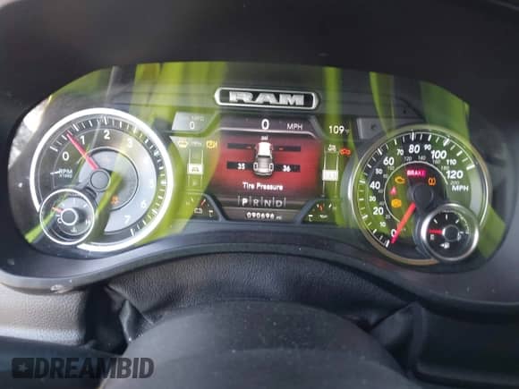 2020 Ram 1500 Big Horn z VIN 1C6RREBT2LN259296, wystawiony jako IAAI lot #42627297 z przebiegiem 90 696 mil mil oraz . Historia ofert i sprzedaży dostępna na DreamBid. Obrazek 7.