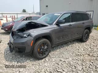 2025 Jeep Grand Cherokee Laredo X z VIN 1C4RJKAG5S8680302, wystawiony jako Copart lot #67418005 z przebiegiem 2 503 mil mil oraz Szkoda całkowita • Salvage title. Historia ofert i sprzedaży dostępna na DreamBid. Obrazek 1.
