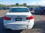 2013 BMW 3 Series 328i xDrive с VIN WBA3B3C50DF541825, выставлен на аукционе IAAI как лот 43031395 с пробегом 148 329 миль миль и . История ставок и продаж доступна на DreamBid. Изображение 17.