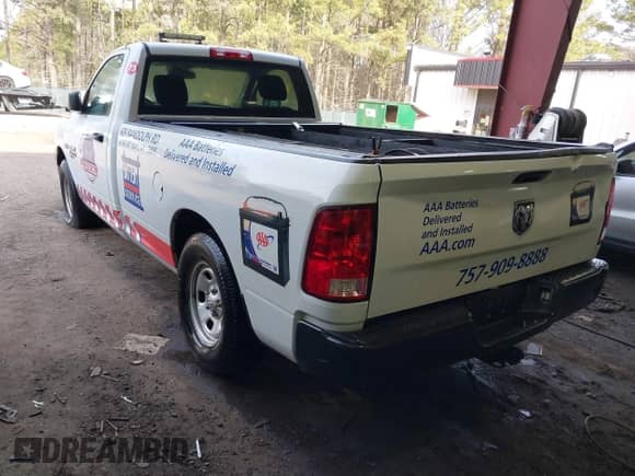 2019 Ram 1500 Tradesman z VIN 3C6JR6DTXKG580090, wystawiony jako IAAI lot #41623221 z przebiegiem 123 536 mil mil oraz . Historia ofert i sprzedaży dostępna na DreamBid. Obrazek 3.