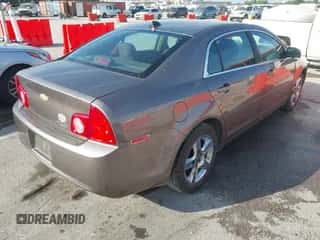 2012 Chevrolet Malibu 1LS z VIN 1G1ZB5E08CF341969, wystawiony jako IAAI lot #43343907 z przebiegiem 168 241 mil mil oraz . Historia ofert i sprzedaży dostępna na DreamBid. Obrazek 4.