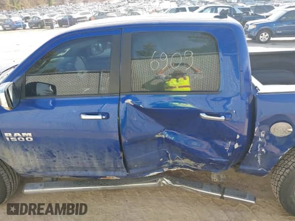 2016 Ram 1500 Outdoorsman z VIN 1C6RR7LGXGS421888, wystawiony jako IAAI lot #41776909 z przebiegiem 90 451 mil mil oraz . Historia ofert i sprzedaży dostępna na DreamBid. Obrazek 14.