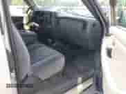 2006 GMC Sierra 1500 SLE1 z VIN 1GTEC19Z26Z272252, wystawiony jako IAAI lot #42852111 z przebiegiem 225 071 mil mil oraz . Historia ofert i sprzedaży dostępna na DreamBid. Obrazek 5.