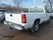 2002 Chevrolet Silverado 1500 z VIN 1GCEC14WX2Z146163, wystawiony jako IAAI lot #41520765 z przebiegiem 195 742 mil mil oraz . Historia ofert i sprzedaży dostępna na DreamBid. Obrazek 4.