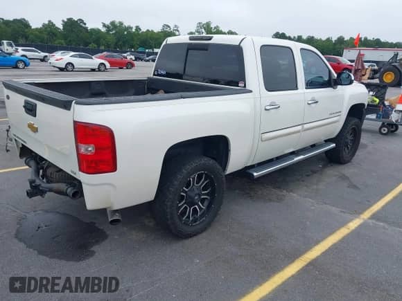 2012 Chevrolet Silverado 1500 LTZ with VIN 3GCPCTE09CG266732, listed as a IAAI auction lot 42296450 with 179,492 mi miles and . Bid and sale history available at DreamBid. Image 4.