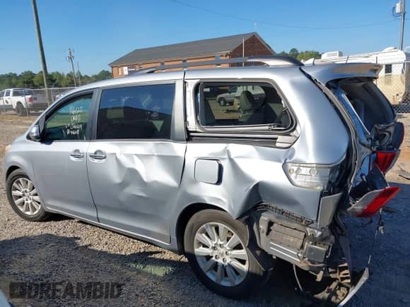 2014 Toyota Sienna Limited with VIN 5TDDK3DC6ES076604, listed as a IAAI auction lot 43199613 with 152,278 mi miles and . Bid and sale history available at DreamBid. Image 13.