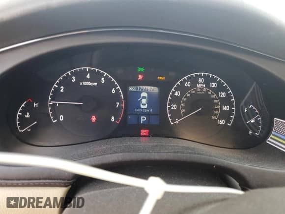 2011 Hyundai Genesis z VIN KMHGC4DF7BU139819, wystawiony jako Copart lot #77091184 z przebiegiem 179 787 mil mil oraz Nie do naprawy • Non repairable. Historia ofert i sprzedaży dostępna na DreamBid. Obrazek 9.