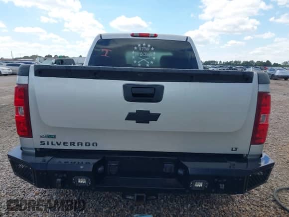 2011 Chevrolet Silverado 1500 LT z VIN 3GCPKSEA4BG110005, wystawiony jako IAAI lot #43310190 z przebiegiem 212 111 mil mil oraz . Historia ofert i sprzedaży dostępna na DreamBid. Obrazek 17.