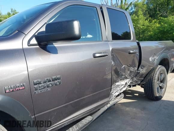 2019 Ram 1500 Warlock z VIN 1C6RR7GT1KS725613, wystawiony jako IAAI lot #42558390 z przebiegiem 38 589 mil mil oraz . Historia ofert i sprzedaży dostępna na DreamBid. Obrazek 6.