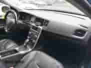 2015 Volvo S60 T5 Premier с VIN YV1612TK8F1334127, выставлен на аукционе IAAI как лот 42887031 с пробегом 101 981 миль миль и . История ставок и продаж доступна на DreamBid. Изображение 5.