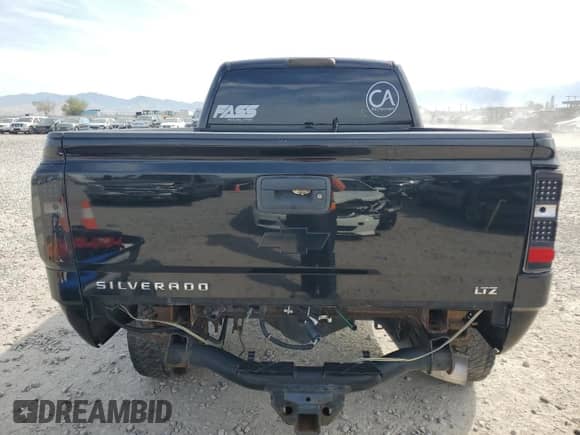 2015 Chevrolet Silverado 2500HD LTZ z VIN 1GC1KWE86FF110363, wystawiony jako Copart lot #71321545 z przebiegiem Nie podano mil oraz Szkoda całkowita • Salvage title. Historia ofert i sprzedaży dostępna na DreamBid. Obrazek 6.