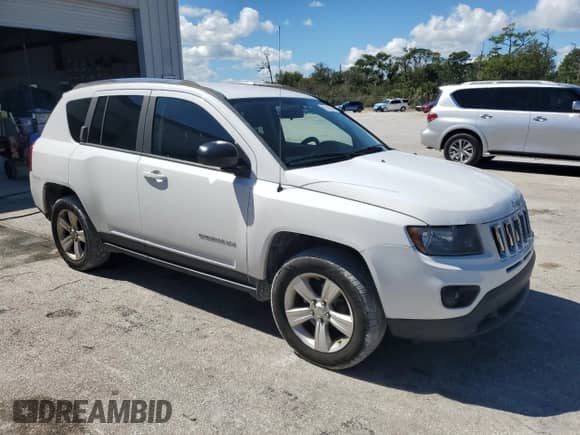 2014 Jeep Compass Sport z VIN 1C4NJDBB4ED773837, wystawiony jako Copart lot #82474845 z przebiegiem 133 337 mil mil oraz Czysty tytuł • Clean title. Historia ofert i sprzedaży dostępna na DreamBid. Obrazek 4.