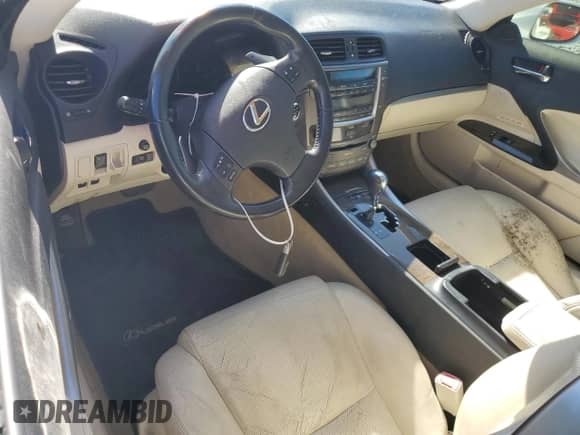 2010 Lexus IS 250 C z VIN JTHFF2C24A2512981, wystawiony jako Copart lot #71044455 z przebiegiem Nie podano mil oraz Szkoda całkowita • Salvage title. Historia ofert i sprzedaży dostępna na DreamBid. Obrazek 8.