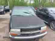 2002 Chevrolet S-10 LS с VIN 1GCDT13W22K183567, выставлен на аукционе IAAI как лот 42087130 с пробегом Не указан миль и . История ставок и продаж доступна на DreamBid. Изображение 15.