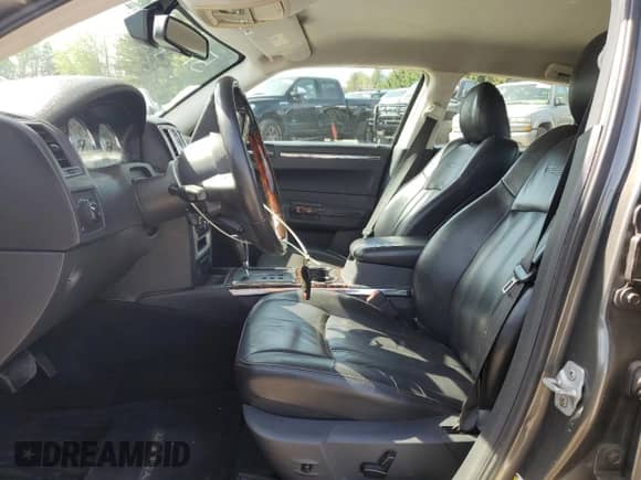 2008 Chrysler 300 C с VIN 2C3LK63H98H105174, выставлен на аукционе Copart как лот 55240955 с пробегом Не указан миль и Списание • Salvage title. История ставок и продаж доступна на DreamBid. Изображение 7.