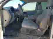 2005 Ford F-150 STX z VIN 1FTRX02W75KB65639, wystawiony jako Copart lot #82519815 z przebiegiem 151 351 mil mil oraz Szkoda całkowita • Salvage title. Historia ofert i sprzedaży dostępna na DreamBid. Obrazek 7.