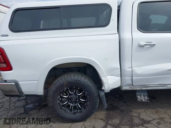 2021 Ram 1500 Laramie с VIN 1C6SRFJT2MN560709, выставлен на аукционе IAAI как лот 43129700 с пробегом 49 315 миль миль и . История ставок и продаж доступна на DreamBid. Изображение 19.