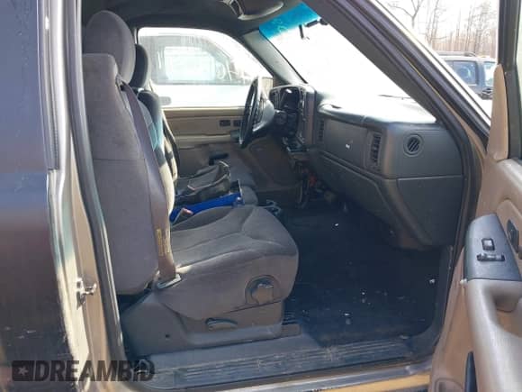 2001 GMC Sierra 1500 SLE with VIN 1GTEK14T51E148675, listed as a IAAI auction lot 41405291 with Not provided miles and . Bid and sale history available at DreamBid. Image 5.