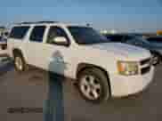 2009 Chevrolet Suburban 1LT z VIN 1GNFC26J09R147755, wystawiony jako Copart lot #72418304 z przebiegiem 239 660 mil mil oraz Szkoda całkowita • Salvage title. Historia ofert i sprzedaży dostępna na DreamBid. Obrazek 4.