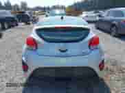 2013 Hyundai Veloster Turbo с VIN KMHTC6AE6DU083543, выставлен на аукционе IAAI как лот 43087332 с пробегом 158 716 миль миль и . История ставок и продаж доступна на DreamBid. Изображение 17.