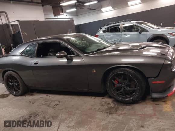 2018 Dodge Challenger R/T Scat Pack with VIN 2C3CDZFJ6JH259471, listed as a IAAI auction lot 42367436 with 91,771 mi miles and . Bid and sale history available at DreamBid. Image 12.