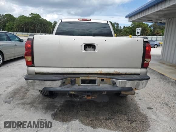 2006 Chevrolet Silverado 1500 LS с VIN 2GCEC13V061222321, выставлен на аукционе Copart как лот 72090955 с пробегом 327 426 миль миль и Списание • Salvage title. История ставок и продаж доступна на DreamBid. Изображение 6.