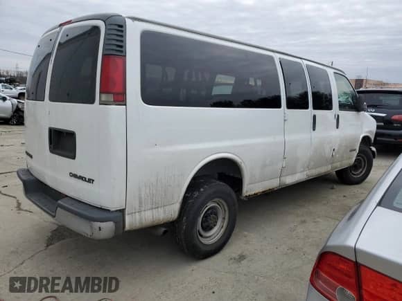 2001 Chevrolet Express with VIN 1GAHG39R711134364, listed as a Copart auction lot 45668315 with Not provided miles and Salvage title. Bid and sale history available at DreamBid. Image 3.