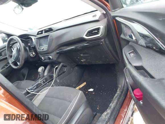 2021 Chevrolet TrailBlazer LS z VIN KL79MNSL8MB085239, wystawiony jako IAAI lot #41618567 z przebiegiem 44 438 mil mil oraz . Historia ofert i sprzedaży dostępna na DreamBid. Obrazek 5.