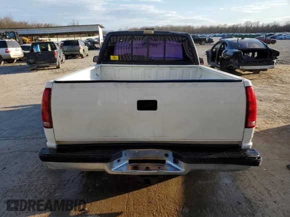 1989 GMC Sierra 1500 z VIN 1GTDC14K9KZ511666, wystawiony jako Copart lot #46428775 z przebiegiem 138 400 mil mil oraz Szkoda całkowita • Salvage title. Historia ofert i sprzedaży dostępna na DreamBid. Obrazek 6.