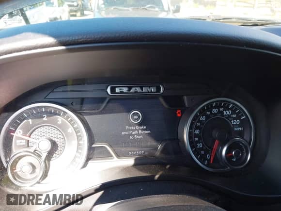 2019 Ram 1500 Big Horn z VIN 1C6RRFFG7KN733261, wystawiony jako IAAI lot #43080078 z przebiegiem 66 507 mil mil oraz . Historia ofert i sprzedaży dostępna na DreamBid. Obrazek 7.