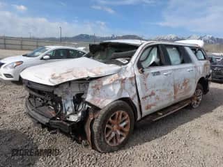 2021 Chevrolet Suburban LS z VIN 1GNSKBET3MR468122, wystawiony jako Copart lot #54248805 z przebiegiem Nie podano mil oraz Szkoda całkowita • Salvage title. Historia ofert i sprzedaży dostępna na DreamBid. Obrazek 1.