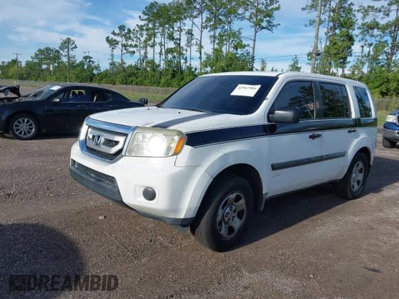 2009 Honda Pilot LX with VIN 5FNYF38219B004615, listed as a IAAI auction lot 42967984 with 271,872 mi miles and . Bid and sale history available at DreamBid. Image 2.