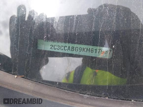 2019 Chrysler 300 S с VIN 2C3CCABG9KH617937, выставлен на аукционе IAAI как лот 42299263 с пробегом 117 870 миль миль и . История ставок и продаж доступна на DreamBid. Изображение 9.