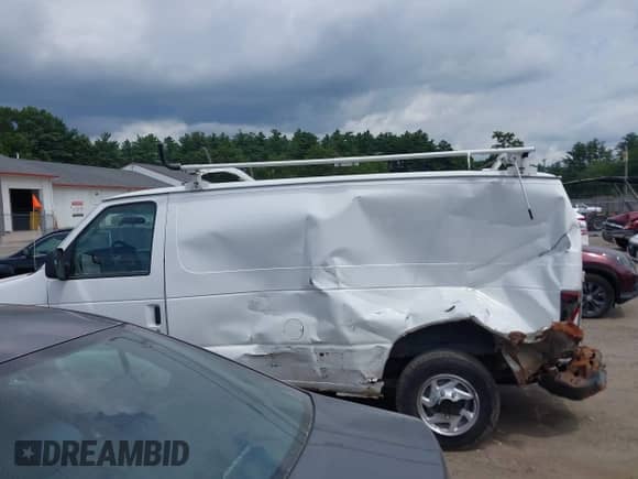2013 Ford Econoline Cargo Commercial с VIN 1FTNE1EW9DDA17310, выставлен на аукционе IAAI как лот 42695601 с пробегом 219 820 миль миль и . История ставок и продаж доступна на DreamBid. Изображение 15.