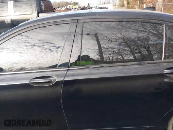 2019 BMW 7 Series 750i xDrive with VIN WBA7F2C52KB240302, listed as a IAAI auction lot 40984933 with 93,737 mi miles and . Bid and sale history available at DreamBid. Image 14.