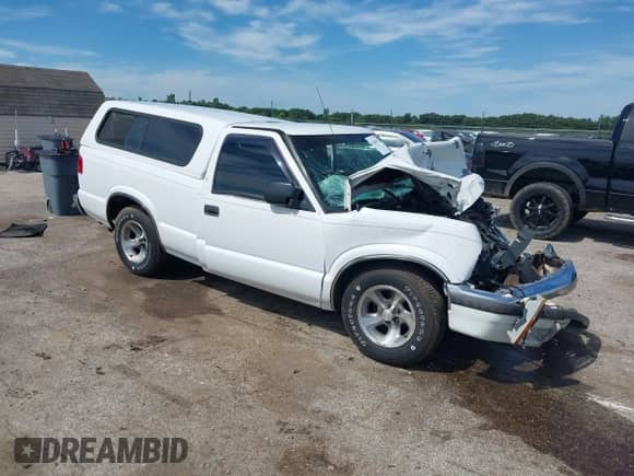 1999 Chevrolet S-10 with VIN 1GCCS1448XK129533, listed as a IAAI auction lot 42841182 with Not provided miles and . Bid and sale history available at DreamBid. Image 1.