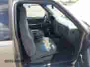 2000 Chevrolet S-10 LS Xtreme z VIN 1GCCS195XYK237767, wystawiony jako IAAI lot #42984808 z przebiegiem 383 552 mil mil oraz . Historia ofert i sprzedaży dostępna na DreamBid. Obrazek 5.