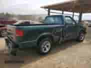 2003 Chevrolet S-10 z VIN 1GCCS14H038261311, wystawiony jako Copart lot #47110075 z przebiegiem 159 391 mil mil oraz Szkoda całkowita • Salvage title. Historia ofert i sprzedaży dostępna na DreamBid. Obrazek 3.