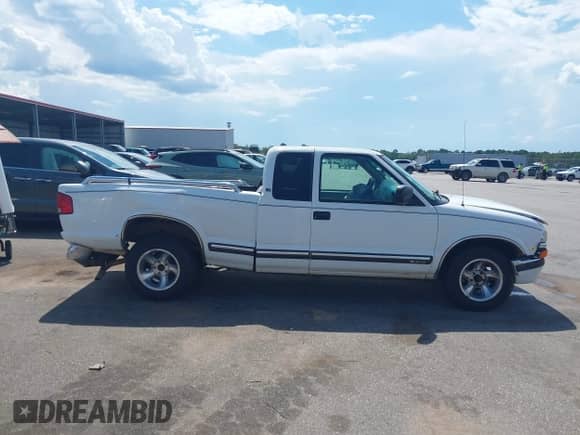 2000 Chevrolet S-10 LS с VIN 1GCCS19W4Y8225538, выставлен на аукционе IAAI как лот 42849719 с пробегом 261 202 миль миль и . История ставок и продаж доступна на DreamBid. Изображение 13.