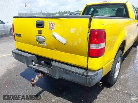 2006 Ford F-150 XL z VIN 1FTRF12W26NB62270, wystawiony jako IAAI lot #42521138 z przebiegiem 128 316 mil mil oraz . Historia ofert i sprzedaży dostępna na DreamBid. Obrazek 6.