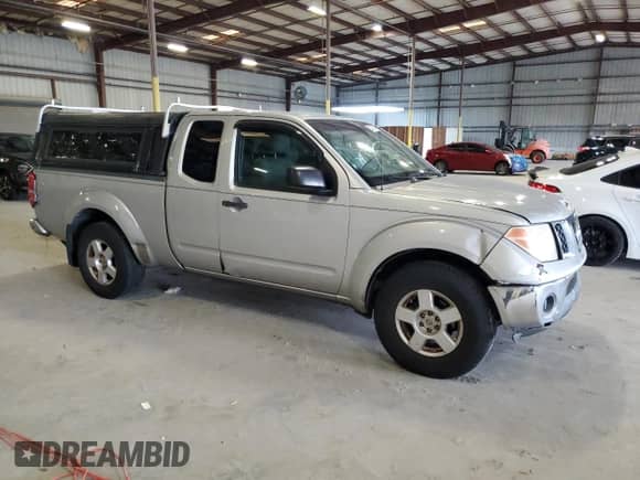 2006 Nissan Frontier SE z VIN 1N6AD06WX6C450604, wystawiony jako Copart lot #82303315 z przebiegiem 97 752 mil mil oraz Czysty tytuł • Clean title. Historia ofert i sprzedaży dostępna na DreamBid. Obrazek 4.