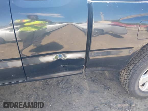 2000 Toyota Tacoma with VIN 4TAWM72N7YZ683933, listed as a IAAI auction lot 43154039 with 234,697 mi miles and . Bid and sale history available at DreamBid. Image 6.