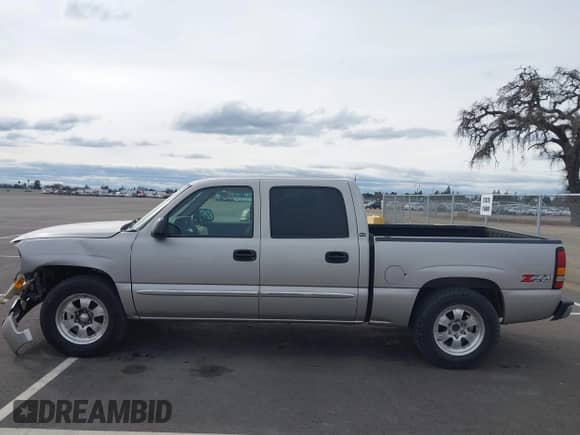 2004 GMC Sierra 1500 SLE z VIN 2GTEK13T341371997, wystawiony jako IAAI lot #41495241 z przebiegiem 218 333 mil mil oraz . Historia ofert i sprzedaży dostępna na DreamBid. Obrazek 15.
