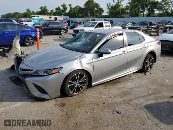 2019 Toyota Camry LE с VIN 4T1B11HK6KU210594, выставлен на аукционе Copart как лот 66894775 с пробегом Не указан миль и Списание • Salvage title. История ставок и продаж доступна на DreamBid. Изображение 1.