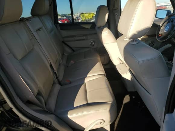 2007 Jeep Commander Limited z VIN 1J8HG58217C591460, wystawiony jako Copart lot #44587295 z przebiegiem 246 933 mil mil oraz Szkoda całkowita • Salvage title. Historia ofert i sprzedaży dostępna na DreamBid. Obrazek 10.