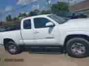 2018 Toyota Tacoma SR with VIN 5TFRX5GN8JX107937, listed as a IAAI auction lot 42940231 with 171,058 mi miles and . Bid and sale history available at DreamBid. Image 13.