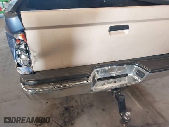 2000 Toyota Tacoma with VIN 4TAWM72N5YZ650056, listed as a IAAI auction lot 41680278 with 257,819 mi miles and . Bid and sale history available at DreamBid. Image 14.