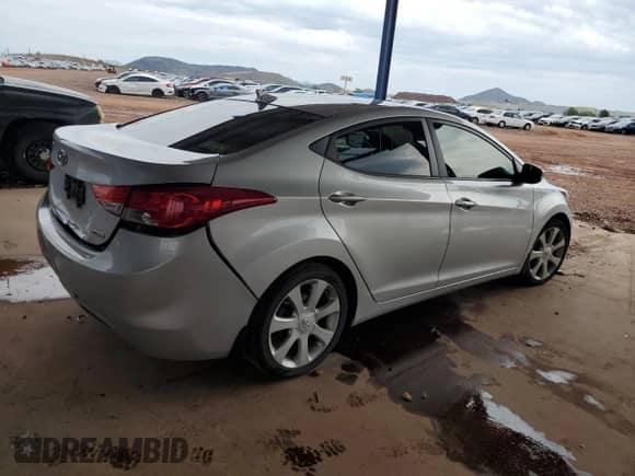2013 Hyundai Elantra Limited с VIN 5NPDH4AE7DH397730, выставлен на аукционе Copart как лот 82406965 с пробегом 82 172 миль миль и Списание • Salvage title. История ставок и продаж доступна на DreamBid. Изображение 3.
