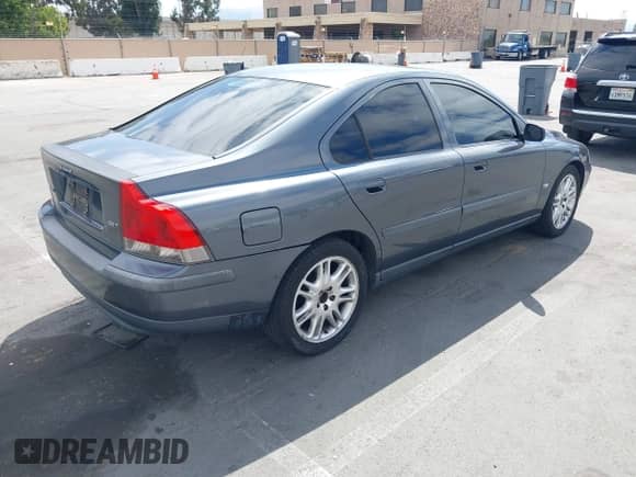 2004 Volvo S60 с VIN YV1RS59V942317275, выставлен на аукционе IAAI как лот 42706842 с пробегом 191 688 миль миль и . История ставок и продаж доступна на DreamBid. Изображение 4.